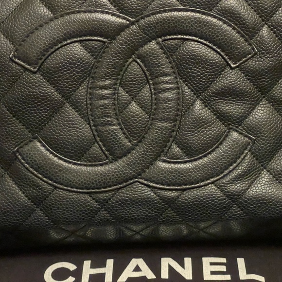 CHANEL GST BLACK CAVIAR GHW TOTE BAG - Picture 2 of 16